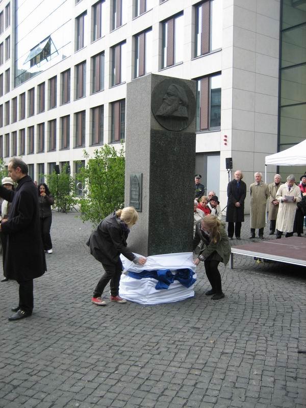 Brahms-Denkmal16.JPG